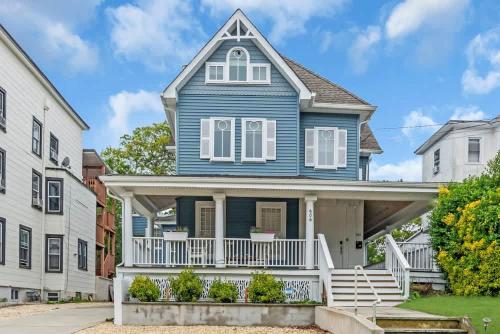Spacious 4BR Duplex - 5 Blks 2 Beach - Badges Incl in Asbury Park (NJ)