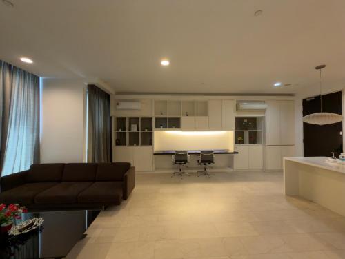 Platinum KLCC Face1 by VELLORA in Little India
