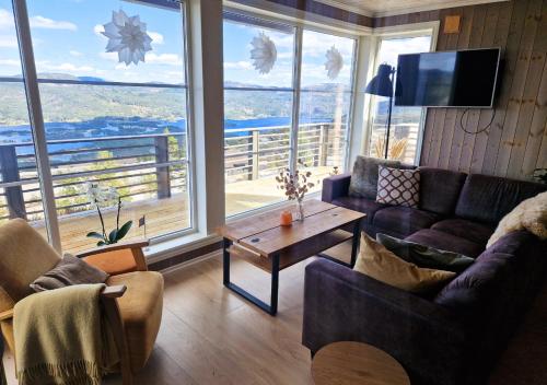 Ümbrus, Mountain Ski Cabin with Sauna & Scenic Views in Vradal