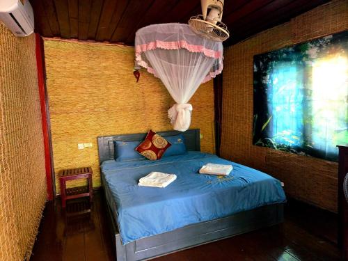 bungalow west water vang vieng in Ban Houay Saguaw