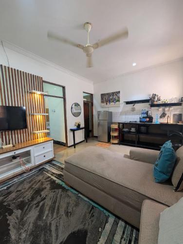Santorin Studio Sinza – khách sạn tại Sinza