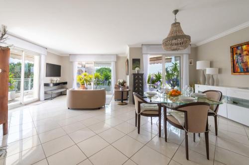 3-Br Apartment Sea View Swimming Pool