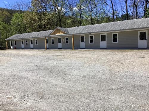 Berkshire Lake Lodge - image 6