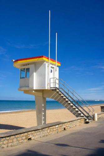 Maison moderne avec jardin Proche plage in Ліон-сюр-Мер