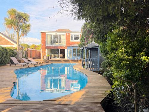 Palm House - Heated Pool Villa Sleeps 10 – khách sạn tại Offington