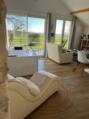 Gîte avec vue imprenable sur la campagne (Gite avec vue imprenable sur la campagne) in Saint-Calez-en-Saosnois