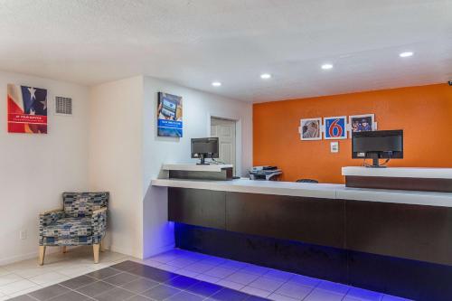 Motel 6-Mcalester OK - image 2