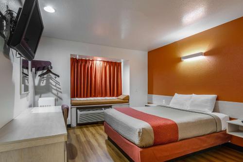 1 queen bed