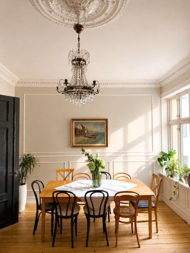 Super central, big and bright apartment in the heart of Oslo, Осло