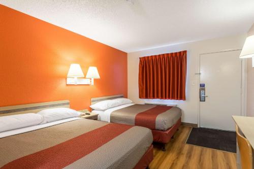 Motel 6-Albuquerque, NM - South - Airport Motel 6 Albuquerque South - Airport is perfectly located for both business and leisure guests in Albuquerque (NM). The hotel offers a wide range of amenities and perks to ensure you have a great time.