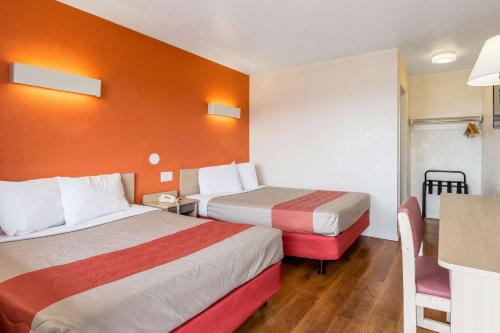 2 double beds