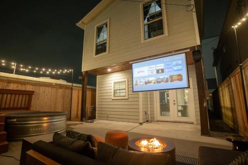 Houston Haven Pool Projector Firepit Arcade Games in Houston