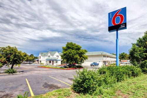 Motel 6-Wheat Ridge, CO - West - Denver North - Hotel - Wheat Ridge