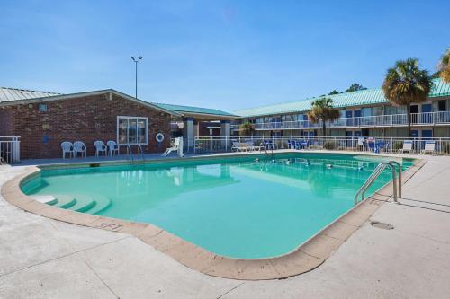 Motel 6-Tifton, GA