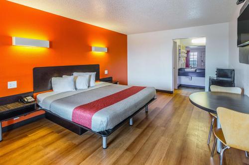 Létesítmények, Motel 6 Waxahachie, TX in Waxahachie