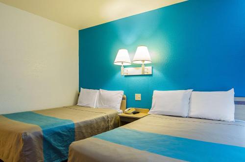 2 double beds