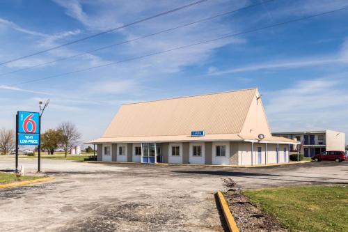 Motel 6-Mattoon, IL - Hotel - Mattoon