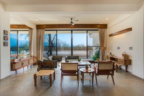 The Mountain house 4 BHK VIlla With Pool – khách sạn tại Kharakmaf