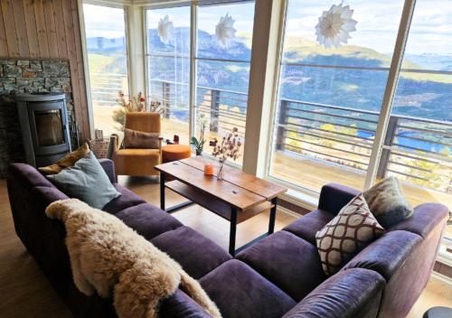 Ümbrus, Mountain Ski Cabin with Sauna & Scenic Views in Vradal