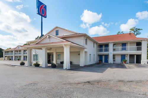 Motel 6-Livingston, TX