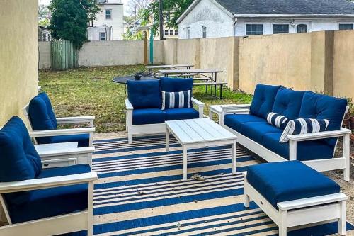 2BR Guest House - Sleeps 6 - Walk to Beach & Fun in Asbury Park (NJ)