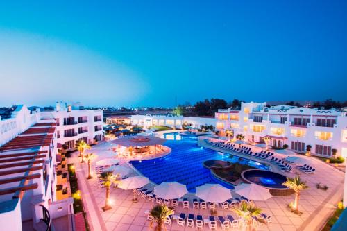 Double room, pool view