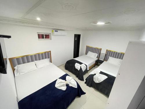 1 double bed, 2 twin beds