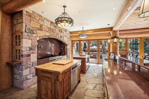 Rubywood, Hot Tub, Best Views on Baldy Mountain, Close to Shuttle in Sally Barber