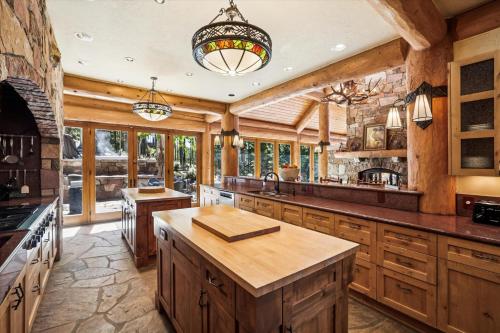 Rubywood, Hot Tub, Best Views on Baldy Mountain, Close to Shuttle in Sally Barber