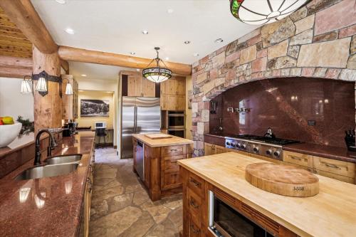Rubywood, Hot Tub, Best Views on Baldy Mountain, Close to Shuttle in Sally Barber