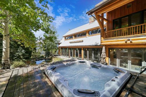Rubywood, Hot Tub, Best Views on Baldy Mountain, Close to Shuttle in Sally Barber