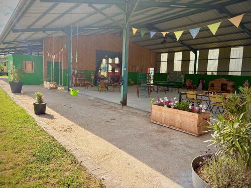 Viesnīcas āriene, La roulotte MAGIC ! des Grillots in Paray Le Fresil