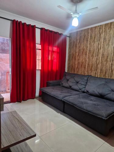 Casa com ótima localização, ao lado do Bosque Maia e próximo ao Aeroporto internacional de Guarulhos – khách sạn tại Maia