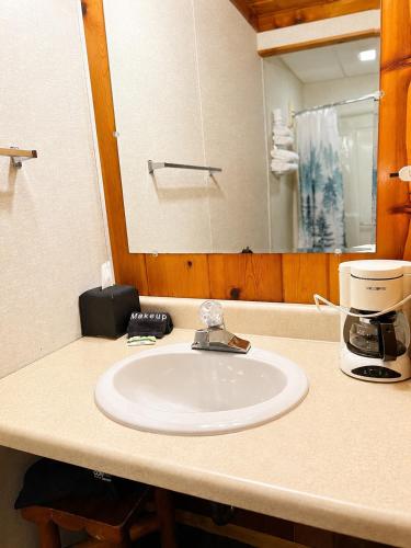 Cedars Motel - image 9