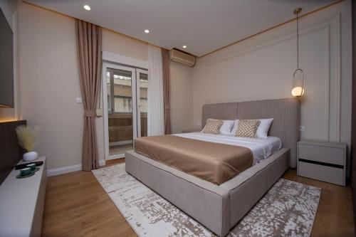 Elegant Designer's Studio - image 2