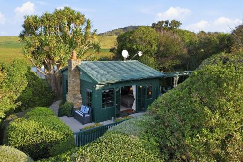 A szálláshely kívülről, Private seaside couples hideaway in Ahuriri Flat