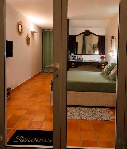 Studio vue sur la mer, piscine - L'Oasis de Tartane in ลา ทรินิตี้