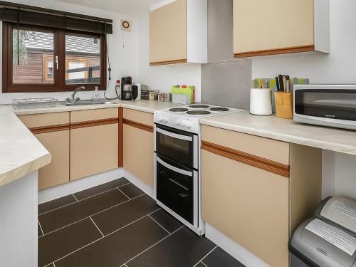 virtuve, Yare View - Ukc7072 in Brundall