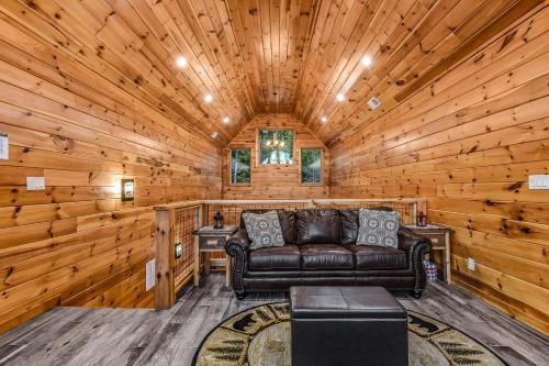 Lazy Bear Lodge cabin - image 8
