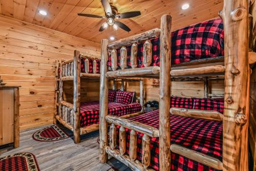 Lazy Bear Lodge cabin - image 9