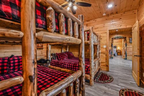 Lazy Bear Lodge cabin - main image