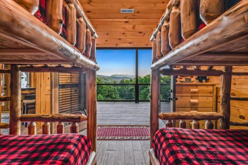 Lazy Bear Lodge cabin - image 5