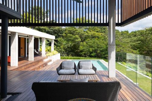 Villa Futura by AcoModo in San José