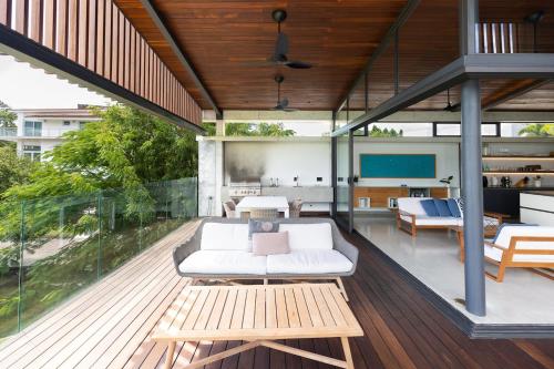 Villa Futura by AcoModo in San José