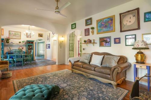 . Private Art House Sauna and Hot Tub Close to Lakes