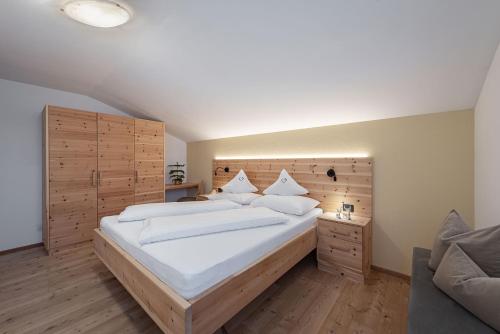 Tirolerhof - panoramic apartments - Tap to explore photos