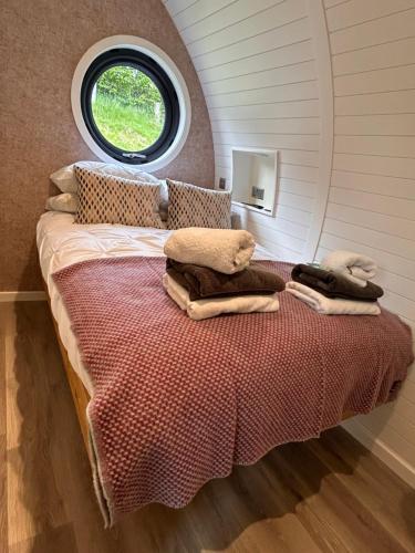 1 double bed, 2 bunk beds, 1 sofa bed