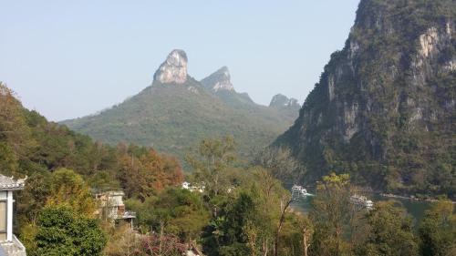 Li River Resort Li River Resort is a popular choice amongst travelers in Yangshuo, whether exploring or just passing through. The property features a wide range of facilities to make your stay a pleasant experience. 
