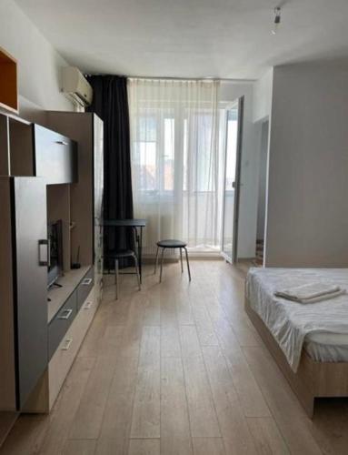 Circumvalatiunii Center Apartment - image 3