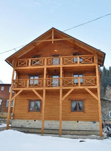 Entrada, Guest House Svitliza in Yaremche